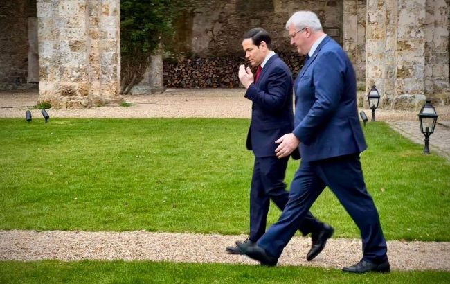 Ukrainian FM and US Secretary of State discuss Ukraine war on sidelines of G7 in France