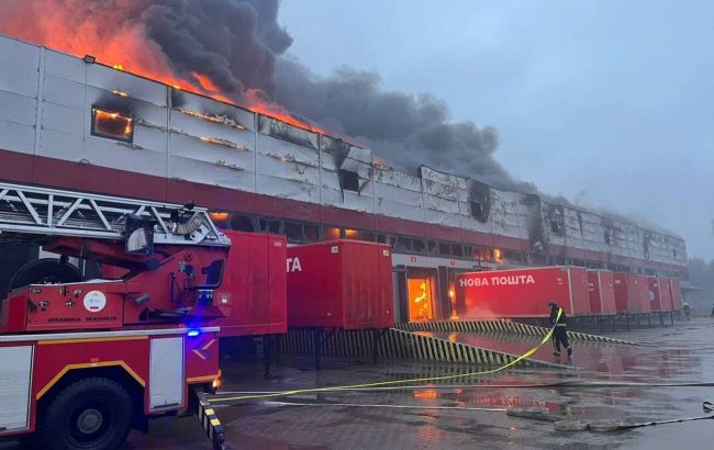 Russia destroys postal warehouse, hits residential building in Ukraine's Lutsk
