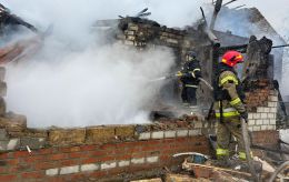 Russia strikes Ukraine's Balakliia: Residential buildings on fire, casualties reported 