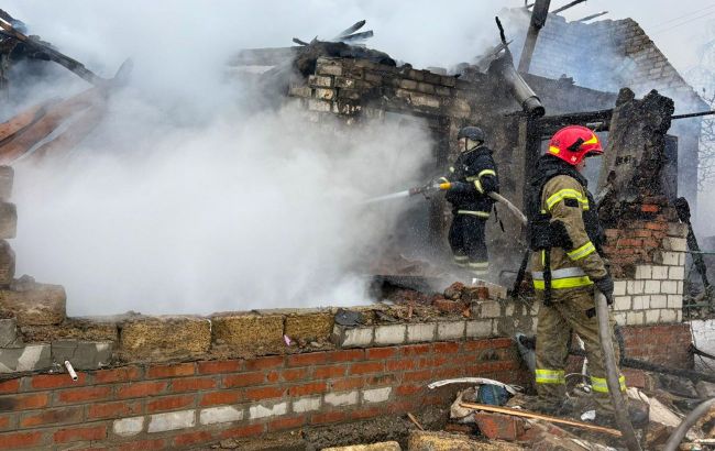 Russia strikes Ukraine's Balakliia: Residential buildings on fire, casualties reported 