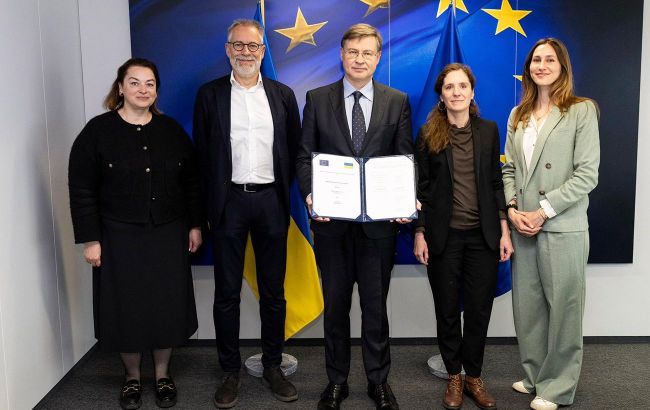 Ukraine nears first &euro;8.35 billion EU loan tranche