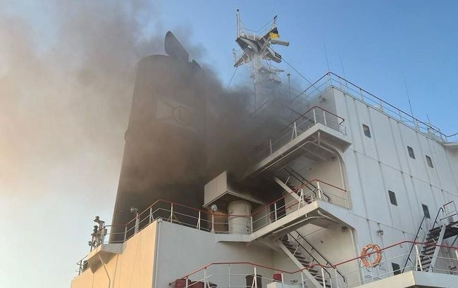 Russia strikes blocked ships in Ukraine's Mykolaiv region, killing one