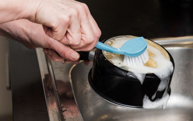 Burnt pot can be saved: Easy trick to clean it without scrubbing