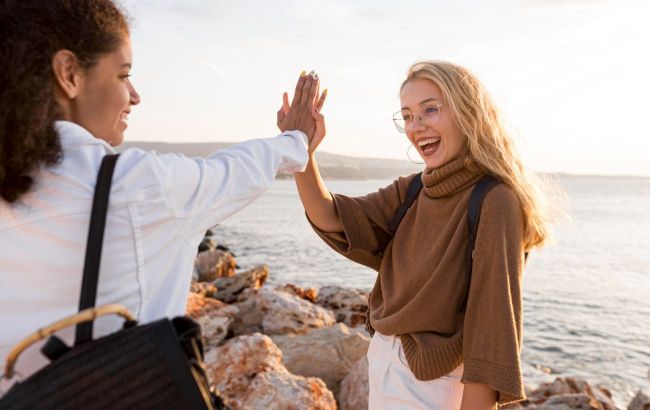 Travel etiquette: 10 common gestures considered rude in other countries