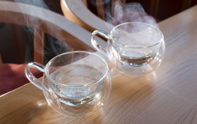 Doctors say drinking warm water at this exact time boosts digestion and energy