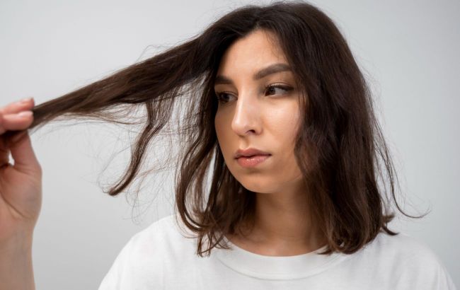 Why your hair gets oily so quickly: 3 habits to blame