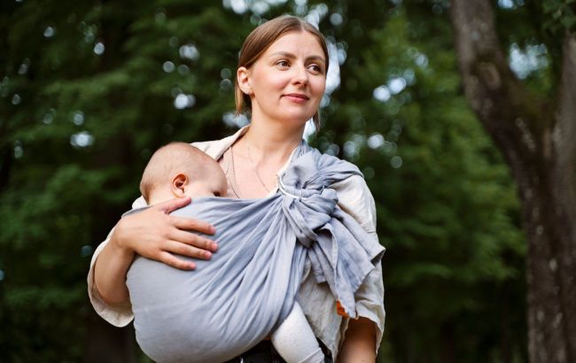 Can babies be worn in slings: Pediatricians weigh in