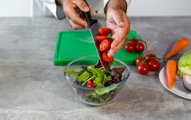 Not all salads are healthy - Here's how to make them right