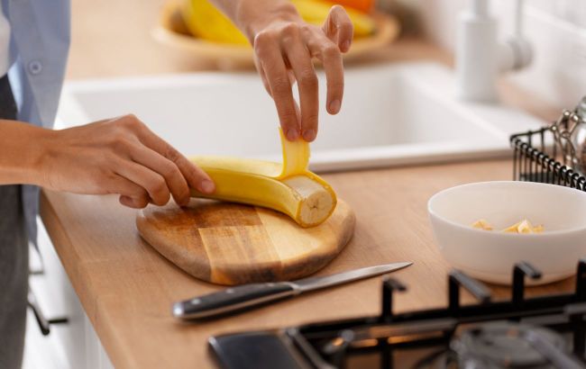 Stop peeling bananas wrong! Here’s why you should keep fibers