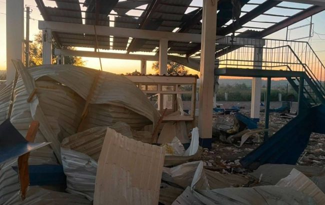 Ukraine-Moldova border crossing shut down after Russian strike