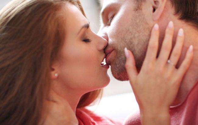 Doctors explain benefits of kissing