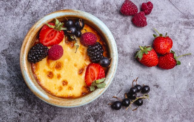 Crème brûlée: Delicious dessert with crispy crust by Matthew Ryle