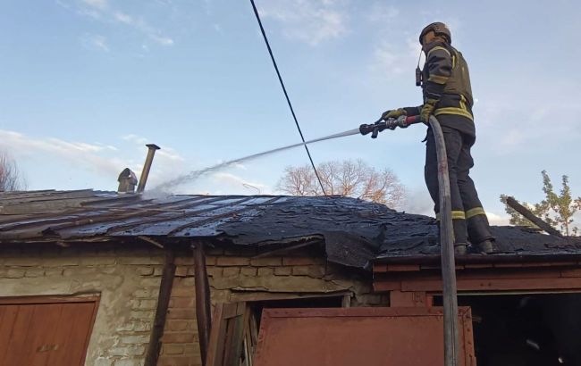 Russia shells Nikopol and surrounding area during ceasefire, causing fire and injuring civilians