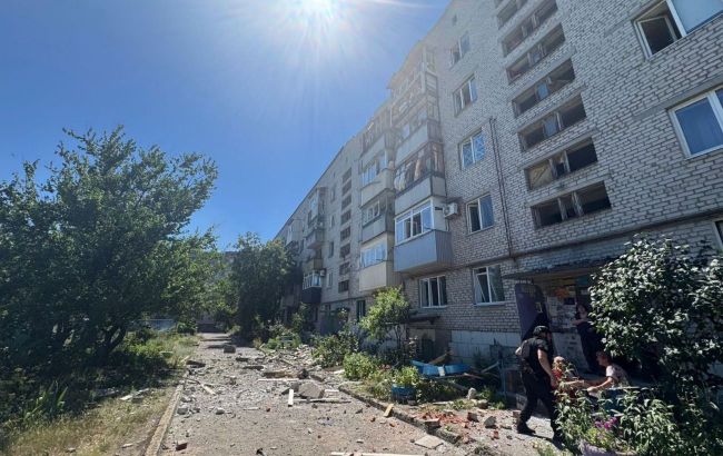 Russia bombs Ukraine's Kostiantynivka with aerial bombs and artillery, casualties reported