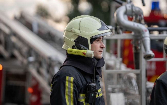 Russia hits Darnytsia pharmaceutical plant in Kyiv again