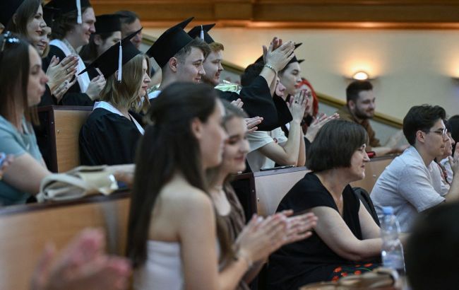 Russian teachers intimidate children with Ukrainian universities in occupied territories