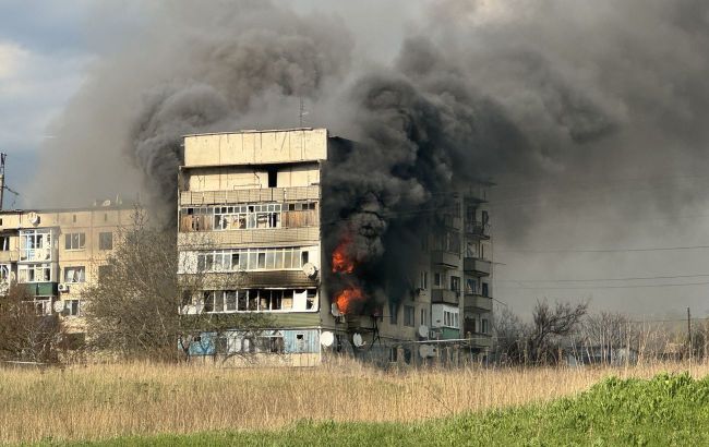 Ukrainian forces take out Russian communications equipment inside apartment building in Kostiantynivka