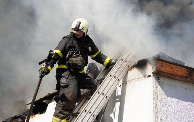 Russian attack on Poltava kills 2, wounds 11