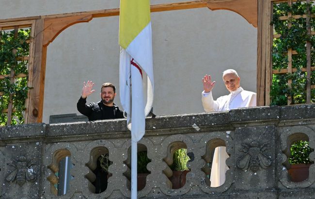 Pope suggests peace talks with Russia during Zelenskyy visit