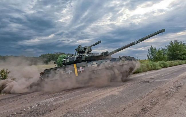 Ukrainian Armed Forces demonstrate Oplot tank produced by Ukraine for first time