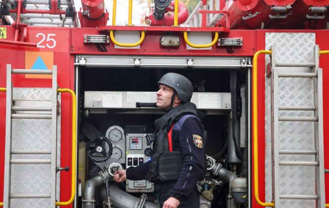 Russia strikes market in Ukraine's Kharkiv region, killing 2 and injuring 17