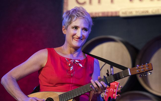 Jill Sobule, 'I Kissed a Girl' singer, dies in house fire at 66