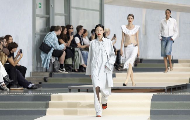 Sagging tights, thigh-high flip-flops and more: Paris Fashion Week's boldest looks