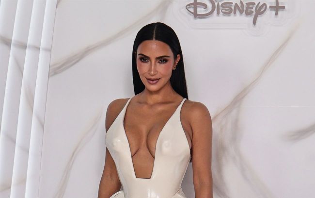 Kim Kardashian turns heads in bold Schiaparelli silicone dress in Mexico City