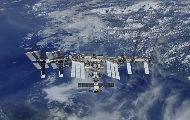 SpaceX spacecraft arrives at ISS to rescue stranded NASA astronauts