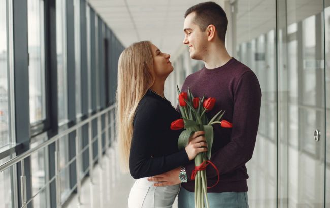 Psychologist explains how men fall in love with women