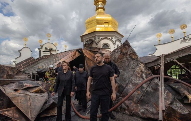 Zelenskyy shows Trump aftermath of Russian strike on UNESCO-listed Lavra complex - Reuters