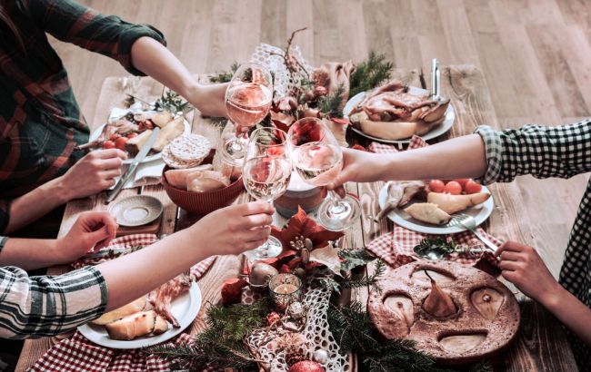 Avoid these popular drinks on holidays - They make your breath stink