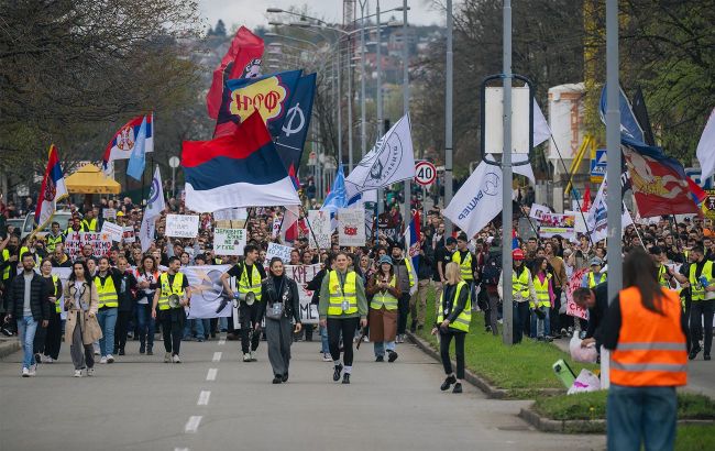 Belgrade protests intensify: Police clash with demonstrators in Serbia's capital