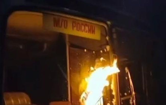 Partisans infiltrated military unit in Moscow region and burned Russian bus