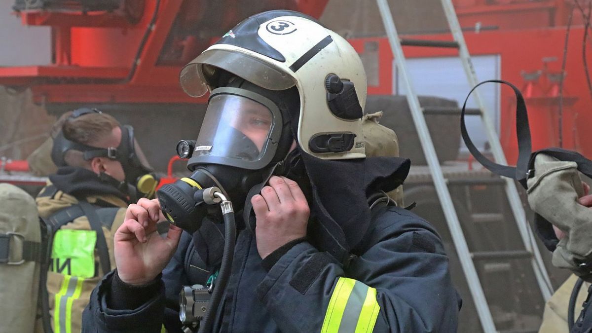 Massive explosion reported in Russia's Engels, oil depot in blaze (photo)