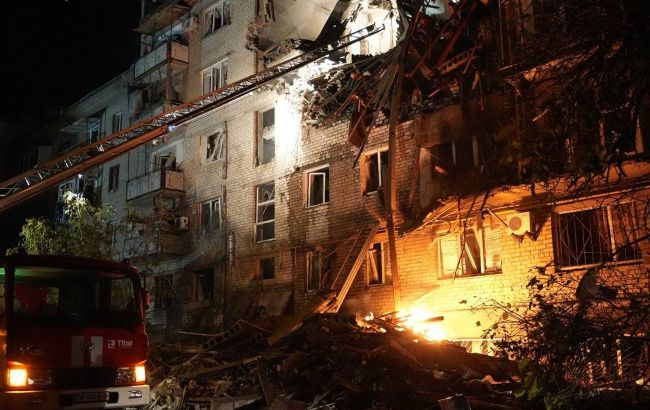 Russian attack on Mykolaiv residential building leaves victims: Emergency services update
