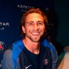 PSG captain gives his medal to Ukrainian Zabarnyi right after Super Cup final