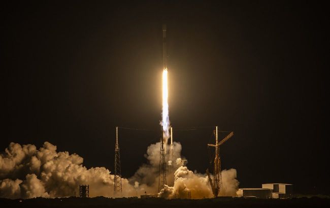 SpaceX launches additional batch of Starlink satellites to orbit, video
