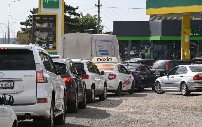 Russian fuel stations introduce purchase limits after Ukrainian strikes on refineries