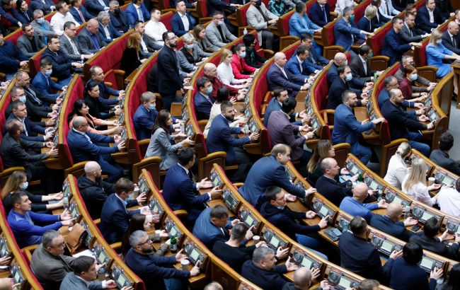 Ukraine approves final law for minerals deal with US