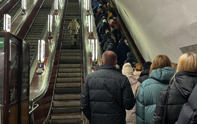 Photo of Ukrainian soldier in Kyiv subway goes viral and becomes symbol of 2023