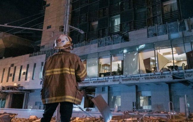 Strike on center of Kharkiv: 5-star hotel and residential building damaged, 16 people injured