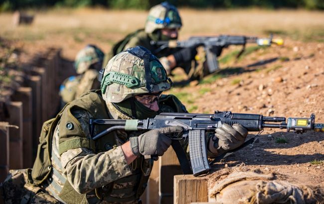 Ukrainian General Staff shows Ukrainian troops training for trench assaults