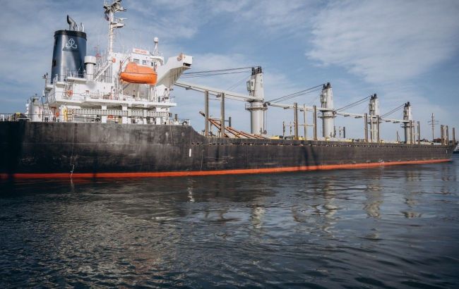 Ship loaded with humanitarian grain departs from Ukrainian port for first time this year