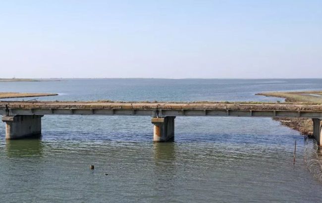 Chonhar Bridge: Russian occupiers built a pontoon between automobile and railroad bridges