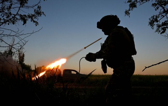 Ukrainian forces destroy Russian ammo depot and artillery on Zaporizhzhia axis (video)