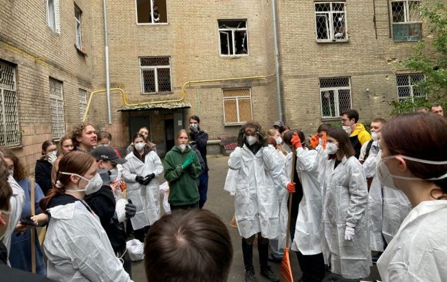 Shahed drone debris hits Kyiv National University dormitary, four students injured (photo)