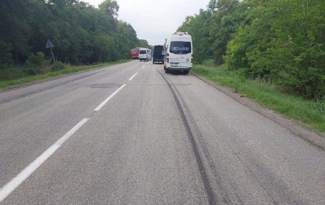 Bus overturns near Dnipro: One dead, many injured in tragic crash (photos)