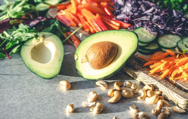 Walnuts or avocados? Experts reveal which food is better for your brain