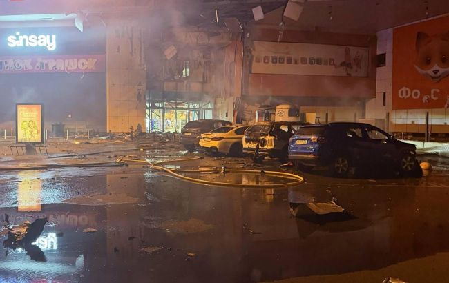 Russia strikes shopping center in Ukraine's Sumy twice